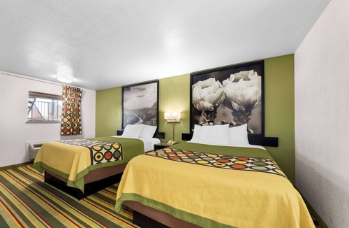 Pleasanton Hotel | Super 8 by Wyndham Pleasanton