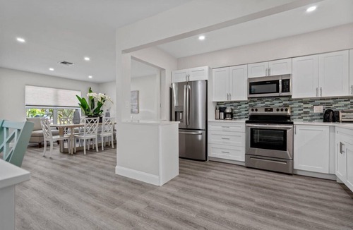 South Corals House | Super Clean Private House with Jacuzzi Near Ft. Lauderdale Beach
