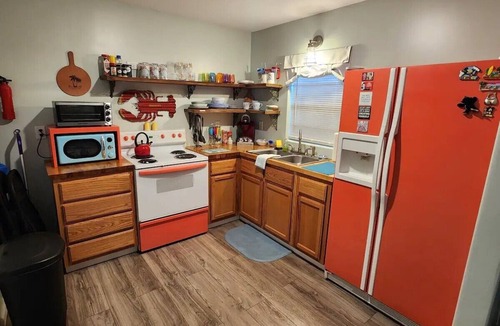 Pretty Bayou Cottage | Super Cozy Private Pool House! Perfect for 2!