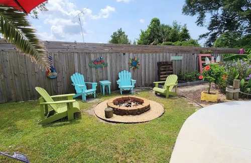 Pretty Bayou Cottage | Super Cozy Private Pool House! Perfect for 2!
