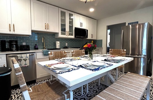 Mango Groves House | SUPER CUTE 2-BDR Lake Worth Beach Pool House - walk to town, golf & beach!