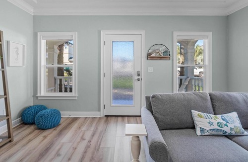 Destin Cottage | Super Nice & Renovated 2BR/2BA Cottage*Walk to the Beach*Dog May Be OKAY!