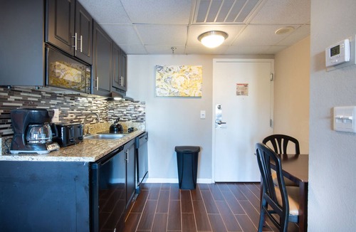 Southwest Orlando Apartment | Superb Renovated Suite, Amazing Water View Best Location to Disney and Universal