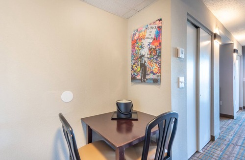 Southwest Orlando Apartment | Superb Renovated Suite, Amazing Water View Best Location to Disney and Universal