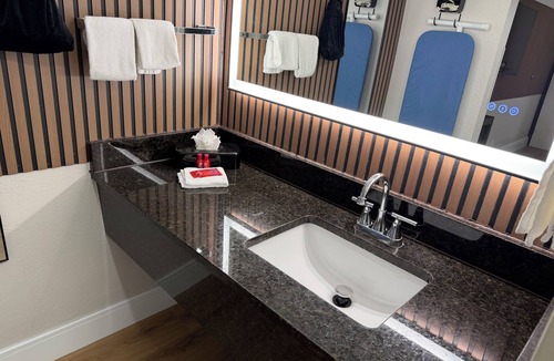 Las Colinas Hotel | SureStay by Best Western Irving Grapevine DFW North