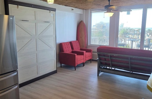 Silver Terrace Condo | Surfboard Shack, Cool 1-bed, walk to everything! Huge pool, hot tub, grill& WIFI
