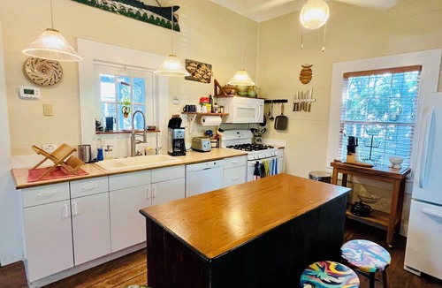 Historic Downtown Apalachicola Cottage | Sutton Place: Downtown Apalachicola Cottage