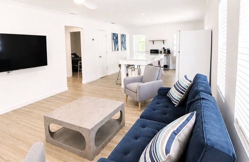 Suwannee House | Suwannee River Getaway. Sleeps 8. Boat Parking. Minutes to Marina.