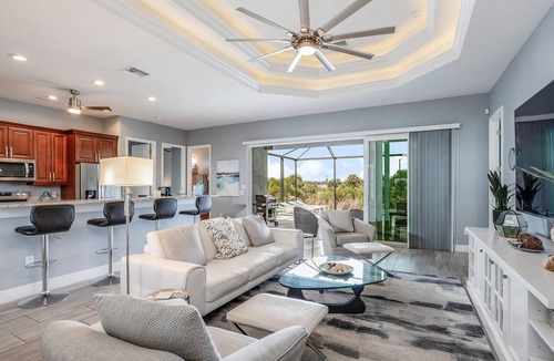Diplomat House | SWEETWATER BAY - Waterfront Cape Coral Pool house 3/2 fenced yard, kayaks, bikes