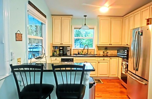 Weeki Wachee Gardens House | Swim Mat, Kayaks, Fire Pit! PET FRIENDLY - Sunfish Cove - Weeki Wachee River
