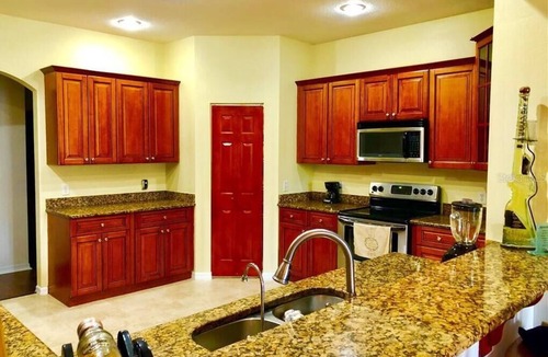 Lake Magdalene House | Tampa Bay Perfect location for a safe vacation! 5 bedrooms, ,3.5 bath ,sleeps 12