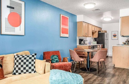 Sun Bay South Apartment | Tampa Retreat | 2BR King+Queen | Pool · Pets