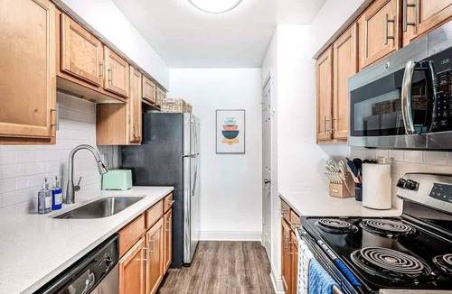 Sun Bay South Apartment | Tampa Retreat | 2BR King+Queen | Pool · Pets