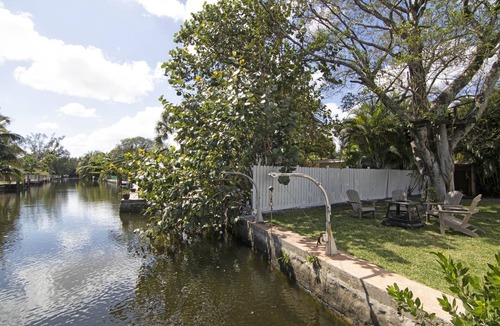 Tarpon River House | Tarpon River Estate – 2 Chic Homes Perfect for Groups w/Pool, 10 Min to Beach!
