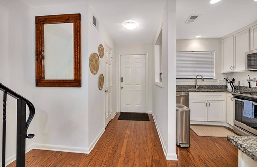 Saint Simons Island House | Tastefully decorated 2 BR/2.5 BA townhome close to everything! Monthly rental