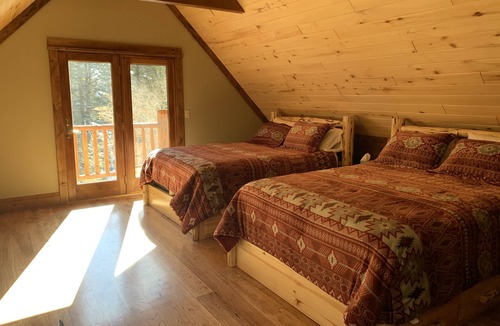 Almont House | Taylor Canyon Cabin in Almont