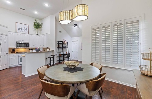 Valley Ranch House | TCH - Spacious 3bd/2ba in Irving with Workspace