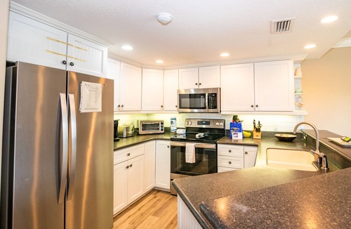 Ilexhurst House | Terrace Condo 1 · 3 Lanais · Trolley · Pool