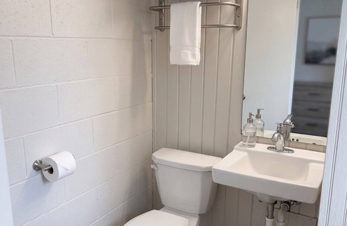 Bay View Bed & Breakfast | The Architect`s Suite at The Cedar