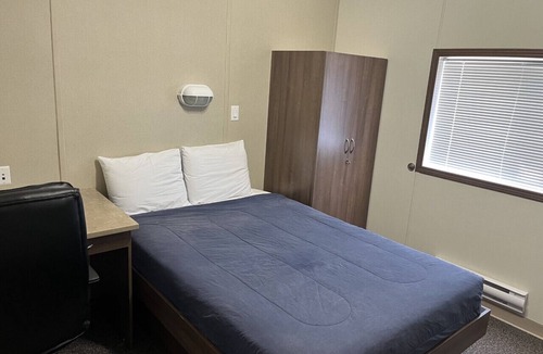 Pecos Hotel | The Armadillo Hotel Orla