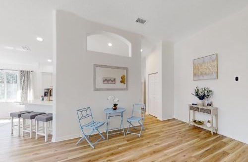 Indian Trails House | The Barefoot Bungalow | House in Palm Coast with an enclosed pool & grill