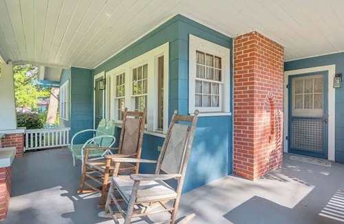 Florala House | The Barefoot Bungalow - Vintage Charm by the Lake