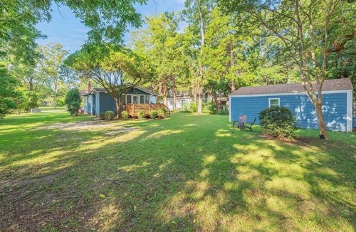 Florala House | The Barefoot Bungalow - Vintage Charm by the Lake