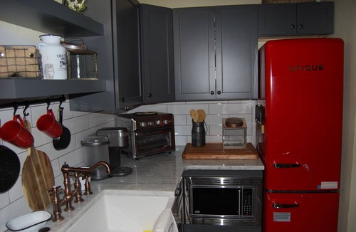 Lenox Park Condo | *The Beach Barn*! 1st flr, King & Queen, Kitchen, QUIET, SNOWBIRDS! remodeled!
