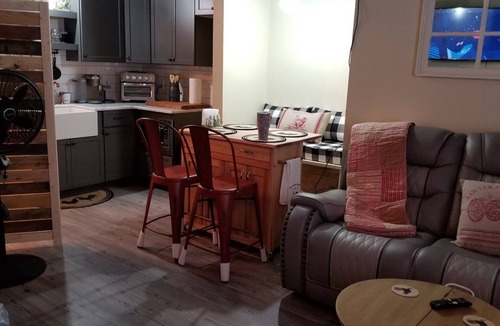 Lenox Park Condo | *The Beach Barn*! 1st flr, King & Queen, Kitchen, QUIET, SNOWBIRDS! remodeled!