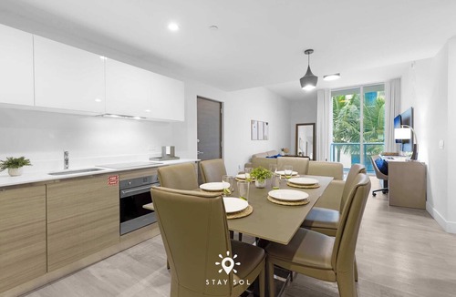 Hollywood Apartment | The Best Stay| Hot Tub & Pool|Hollywood Beach+ Gym