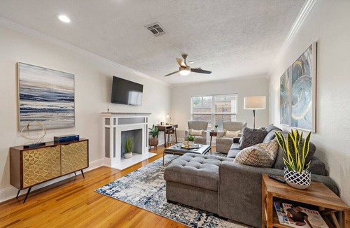 South Central Houston Apartment | The Bishop’s Haven 3