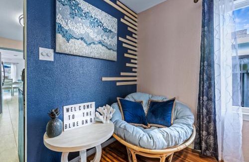 Galveston House | The Blue Oasis With Handicap Ramp Access Dog Friendly & Cowboy Pool