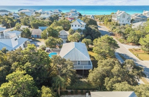 Gulfview Heights House | The Blue Parrot Cottage: ONE BLOCK TO BEACH ACCESS, PRIVATE POOL, SLEEPS 6!