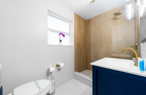 Coral Ridge Apartment | The Blue Parrot