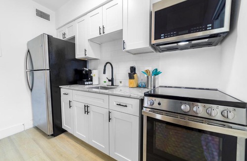 Coral Ridge Apartment | The Blue Parrot