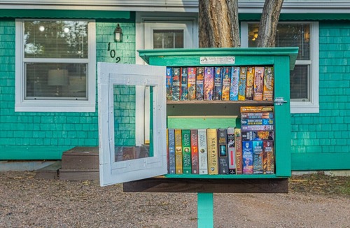 East Colorado Springs House | The Blue Porch at Bennett