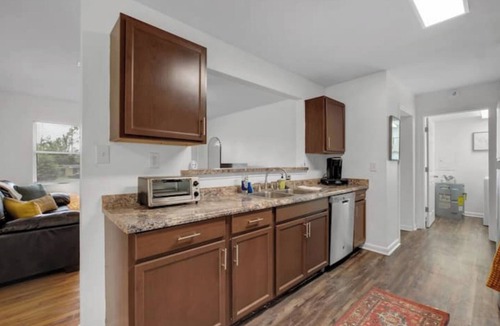 Chapel Ridge House | The Bowden - Renovated 4-Bedroom