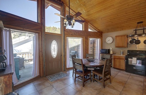 Red River Apartment | The Candy Cabin