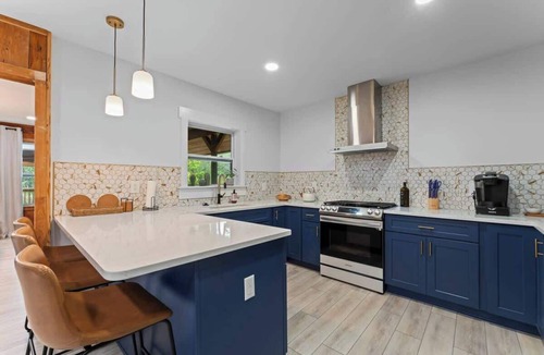 Orange Park House | The Cheswick Escape I Team Joseph Ellen