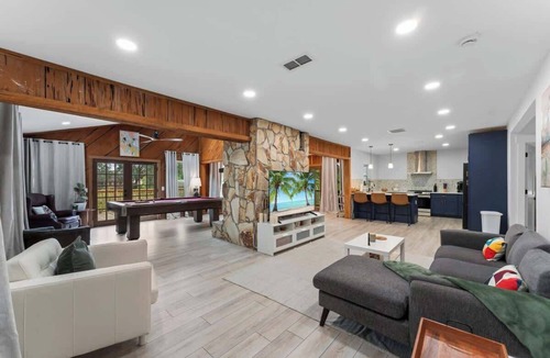 Orange Park House | The Cheswick Escape I Team Joseph Ellen