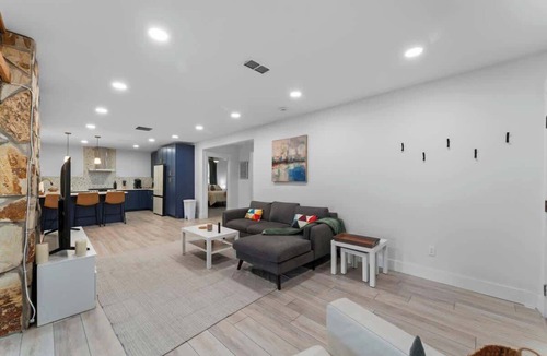 Orange Park House | The Cheswick Escape I Team Joseph Ellen