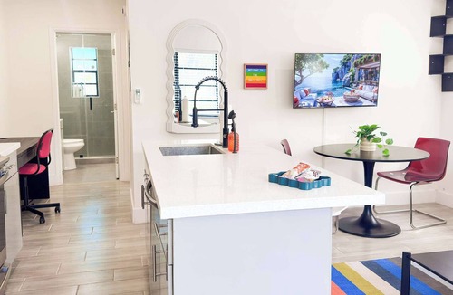 Wilton Manors Apartment | The Chill Pill - Wilton Drive and Jacuzzi