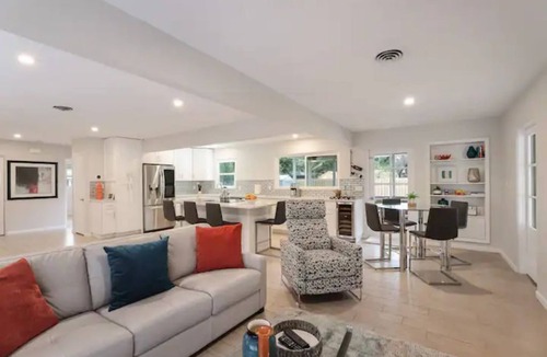 Arlington Park House | The Clematis - Entire house