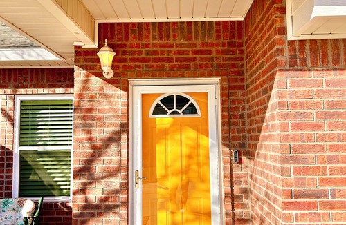 Wydewood Estates House | The Club House ! Sparkling Clean 2 BR 2 Bath townhome In The Heart of Midland !