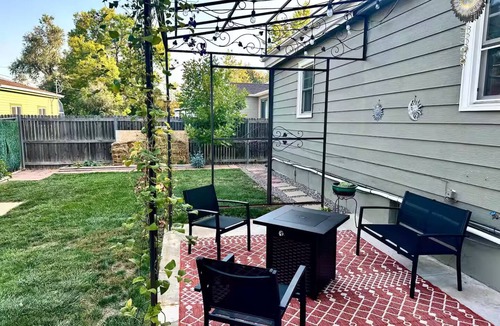 Edgewater House | The Cozy Below
