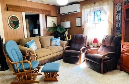 Port Mansfield Cottage | The Cozy Cottage. 2 Beds, Sleeps 4.