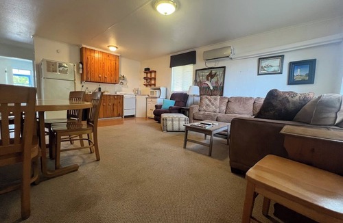 Kingsland Cabin | The Creek, Lakeside Suite, Pool & Outdoor Seating