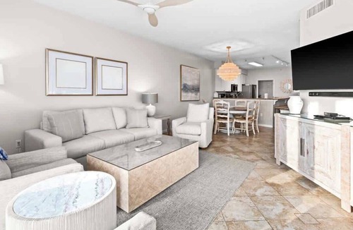 Miramar Condo | The Crescent 206