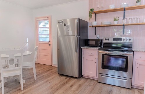 Covington House | The Dolly: Entire Home, Walk to Square, Sleep Well