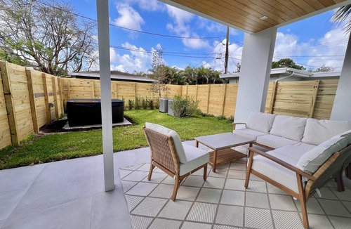Tarpon River House | The Down-Town-Home - Spacious 3 bed plus office - Walk to Everything!
